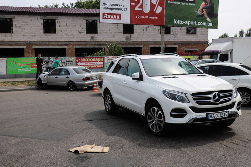 Ð–ÐµÐ½Ñ‰Ð¸Ð½Ð° Ð·Ð° Ñ€ÑƒÐ»ÐµÐ¼ Mercedes GLE ÑƒÑ‚Ð²ÐµÑ€Ð¶Ð´Ð°ÐµÑ‚, Ñ‡Ñ‚Ð¾ Ð²Ñ‚Ð¾Ñ€Ð¾Ð¹ Ð²Ð¾Ð´Ð¸Ñ‚ÐµÐ»ÑŒ Ð¼Ñ‡Ð°Ð»ÑÑ Ð½Ð° Ð±Ð¾Ð»ÑŒÑˆÐ¾Ð¹ ÑÐºÐ¾Ñ€Ð¾ÑÑ‚Ð¸ dqxikeidqxidqrant