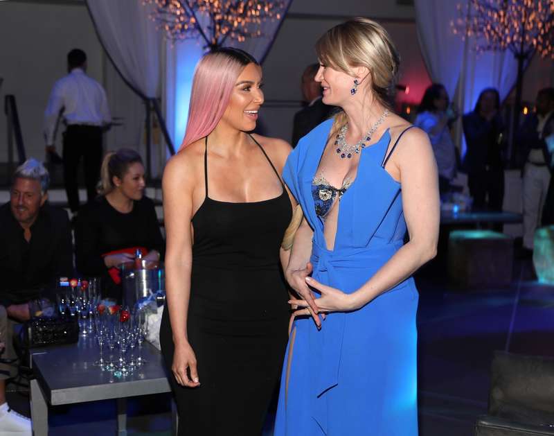 Ким Кардашьян выгуливает по вечеринкам жаждущую славы украинскую миллионершу (ФОТО) dqxikeidqxidqrant