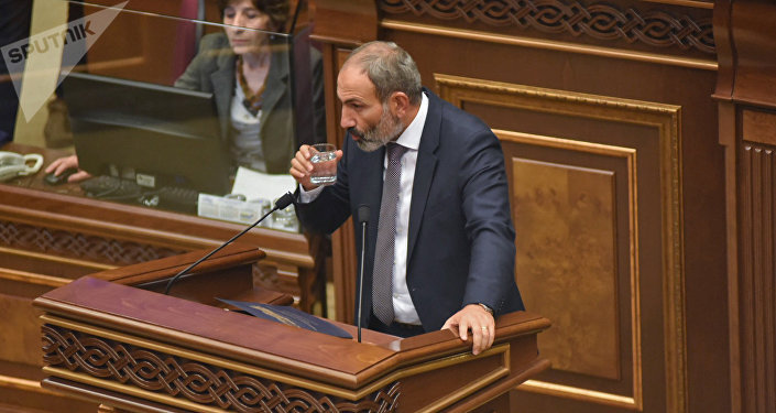 Кандидат в премьер-министры Армении Никол Пашинян в Национальном Собрании Армении (8 мая 2018). Еревaн Кандидат в премьер-министры Армении Никол Пашинян в Национальном Собрании Армении (8 мая 2018). Еревaн dqxikeidqxidqrant