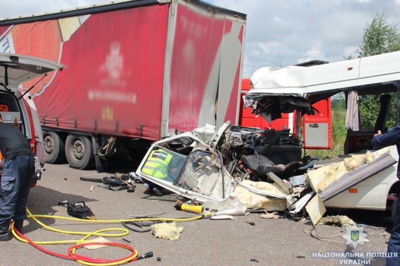 Ð ÐµÐ±ÐµÐ½Ð¾Ðº Ð² ÐºÑ€Ð¸Ñ‚Ð¸Ñ‡ÐµÑÐºÐ¾Ð¼ ÑÐ¾ÑÑ‚Ð¾ÑÐ½Ð¸Ð¸: ÐŸÐ¾ÑÐ²Ð¸Ð»Ð¸ÑÑŒ Ð¿Ð¾Ð´Ñ€Ð¾Ð±Ð½Ð¾ÑÑ‚Ð¸ ÐºÐ¾ÑˆÐ¼Ð°Ñ€Ð½Ð¾Ð¹ Ð°Ð²Ð°Ñ€Ð¸Ð¸ Ñ 10 Ð¶ÐµÑ€Ñ‚Ð²Ð°Ð¼Ð¸ 