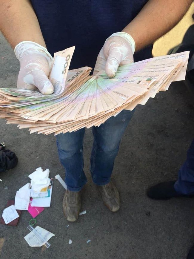 Суд арестовал на два месяца пойманного на $2 тыс. взятки заммэра Каменки-Днепровской 01 Суд арестовал на два месяца пойманного на $2 тыс. взятки заммэра Каменки-Днепровской 01 dqxikeidqxidqrant