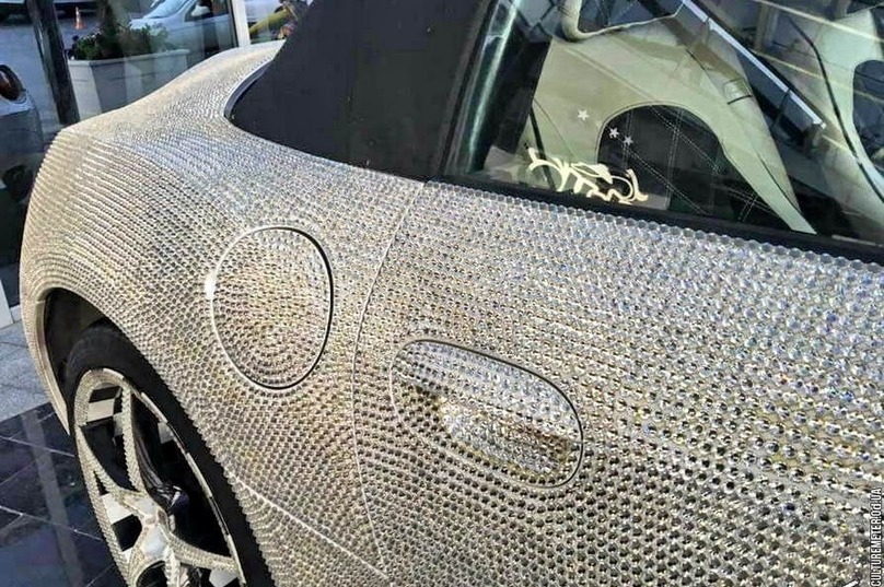 Ð¡ÑÐºÐ¾Ð½Ð¾Ð¼Ð¸Ð» Ð½Ð° Ñ€Ð°ÑÑ‚Ð°Ð¼Ð¾Ð¶ÐºÐµ: Ð¿Ð¾ ÐžÐ´ÐµÑÑÐµ ÐºÐ¾Ð»ÐµÑÐ¸Ñ‚ ÐµÐ²Ñ€Ð¾Ð±Ð»ÑÑ…Ð°, ÑƒÑÑ‹Ð¿Ð°Ð½Ð½Ð°Ñ ÑÑ‚Ñ€Ð°Ð·Ð°Ð¼Ð¸ 