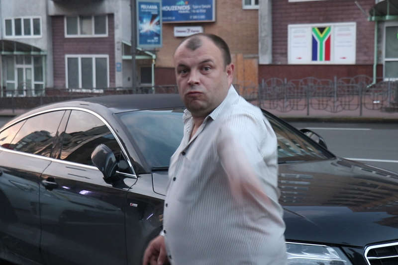 ÐеизвеÑÑнÑй мÑжÑина бÑоÑал в опеÑаÑоÑа окÑÑки