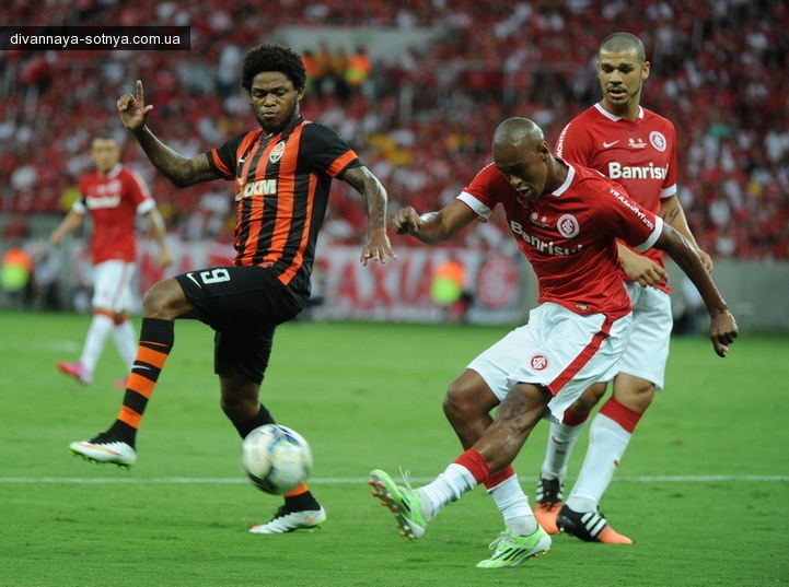 Блог пользователя Oblomov: Футболисты Шахтёра провели игру без национальной символики и требовали прекратить войну