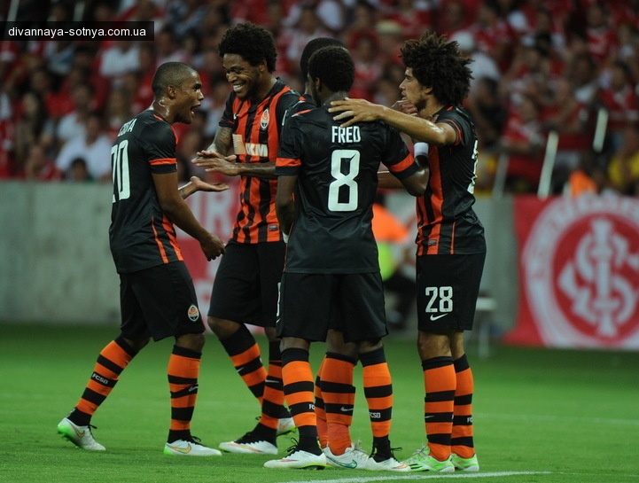 Блог пользователя Oblomov: Футболисты Шахтёра провели игру без национальной символики и требовали прекратить войну