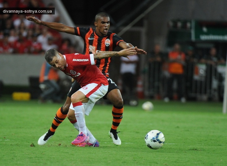 Блог пользователя Oblomov: Футболисты Шахтёра провели игру без национальной символики и требовали прекратить войну