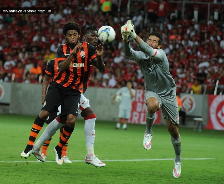 Блог пользователя Oblomov: Футболисты Шахтёра провели игру без национальной символики и требовали прекратить войну