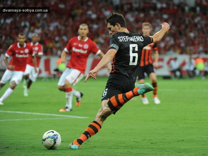 Блог пользователя Oblomov: Футболисты Шахтёра провели игру без национальной символики и требовали прекратить войну