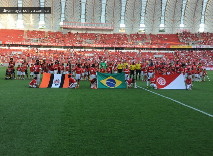 Блог пользователя Oblomov: Футболисты Шахтёра провели игру без национальной символики и требовали прекратить войну