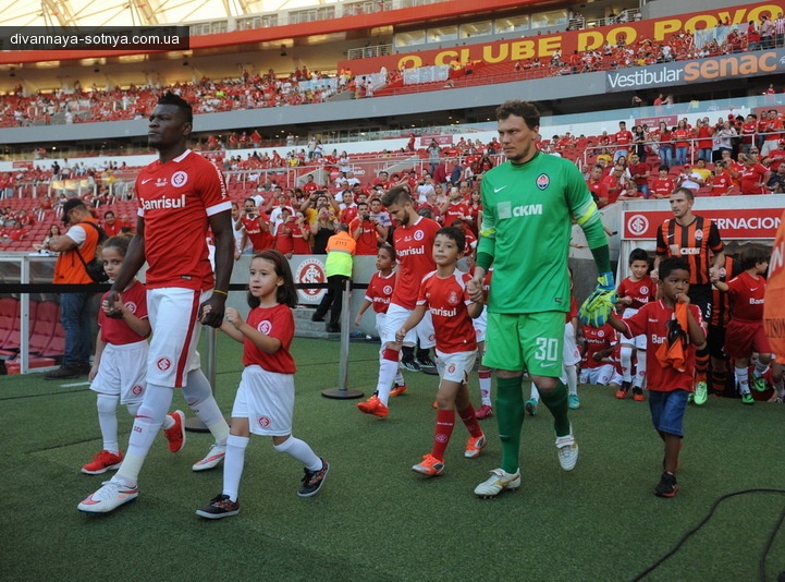 Блог пользователя Oblomov: Футболисты Шахтёра провели игру без национальной символики и требовали прекратить войну