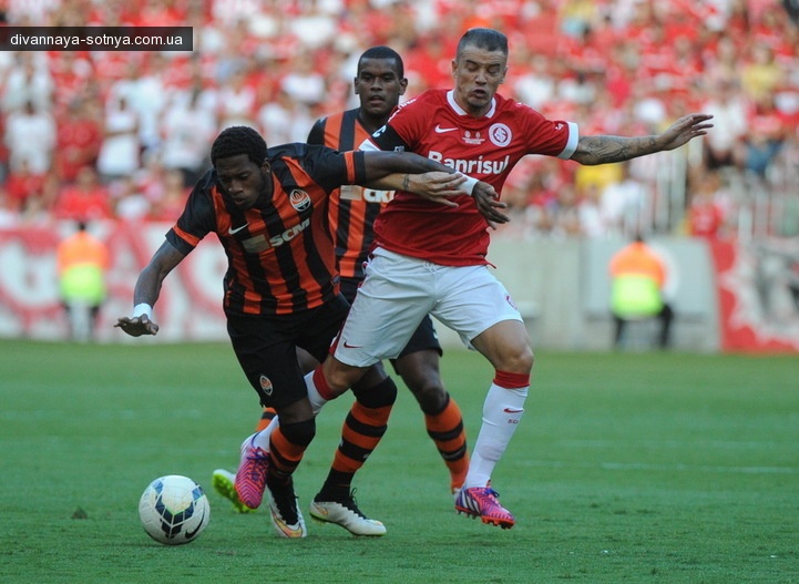 Блог пользователя Oblomov: Футболисты Шахтёра провели игру без национальной символики и требовали прекратить войну