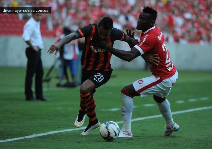 Блог пользователя Oblomov: Футболисты Шахтёра провели игру без национальной символики и требовали прекратить войну