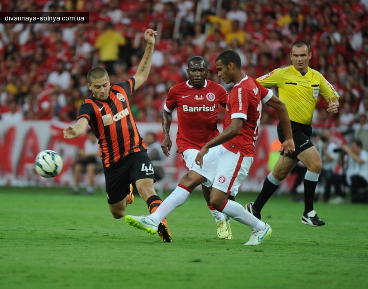 Блог пользователя Oblomov: Футболисты Шахтёра провели игру без национальной символики и требовали прекратить войну