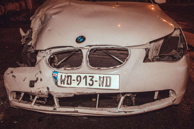 Ðа ÑÑлем BMW еÑ
ал ÑквадоÑеÑ, коÑоÑÑй наÑ
одилÑÑ Ð² неÑÑезвом ÑоÑÑоÑнии