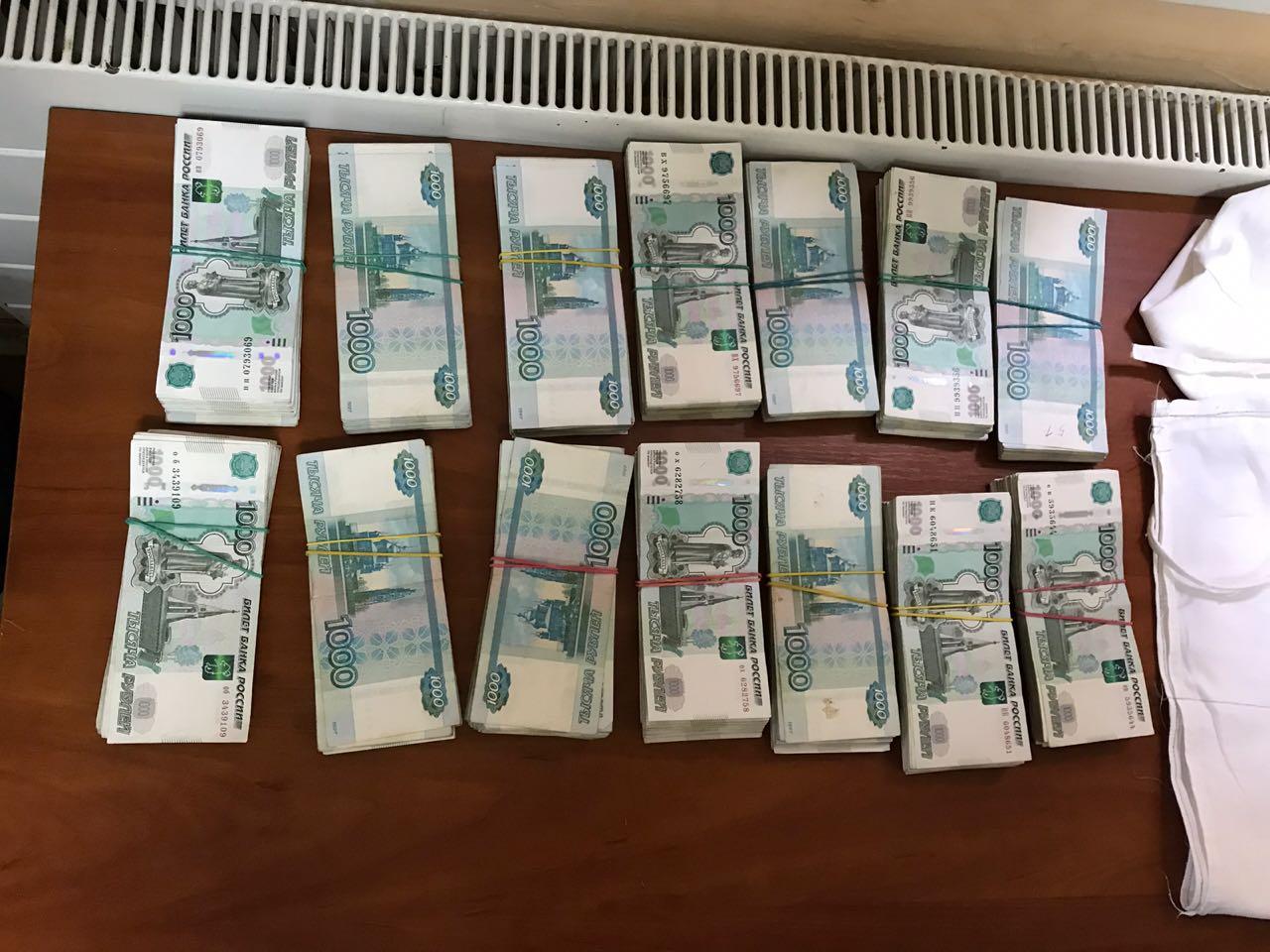 Ð¢Ñ€Ð¾Ðµ ÑƒÐºÑ€Ð°Ð¸Ð½Ñ†ÐµÐ² Ð¿Ñ‹Ñ‚Ð°Ð»Ð¸ÑÑŒ Ð¿Ñ€Ð¾Ð½ÐµÑÑ‚Ð¸ Ð² Ð Ð¤ 3 Ð¼Ð»Ð½ 185 Ñ‚Ñ‹Ñ Ñ€ÑƒÐ±Ð»ÐµÐ¹. Ð¤Ð¾Ñ‚Ð¾: Ð”ÐŸÐ¡Ð£ dqxikeidqxidqrant