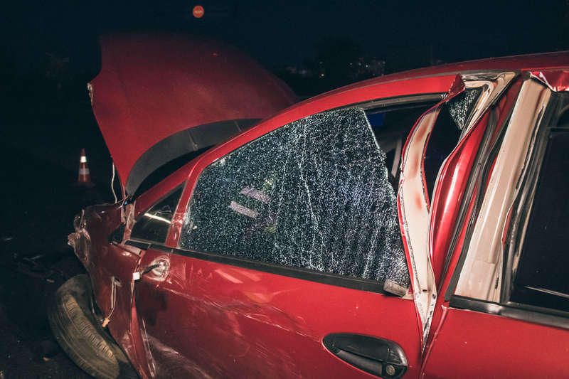 У Fiat Ð¾Ñ ÑдаÑа ÑилÑно повÑеждена вÑÑ Ð¿ÐµÑеднÑÑ ÑаÑÑÑ