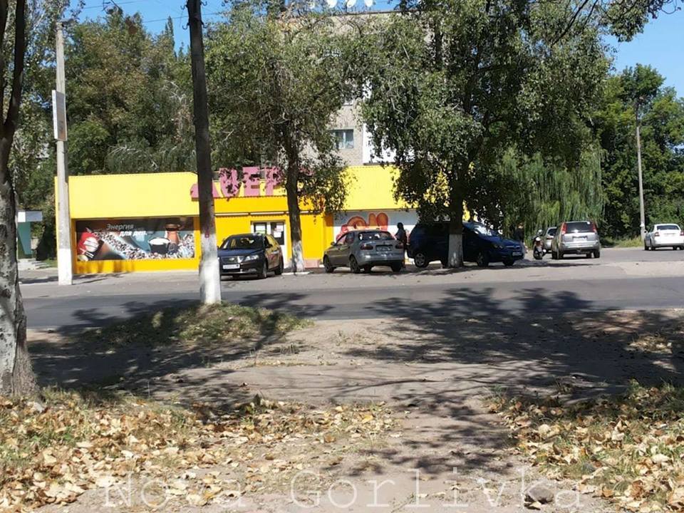 "Ни одного б*ндеровца": в сети показали грустные фото "праздничного" Донбасса dqxikeidqxidqrant