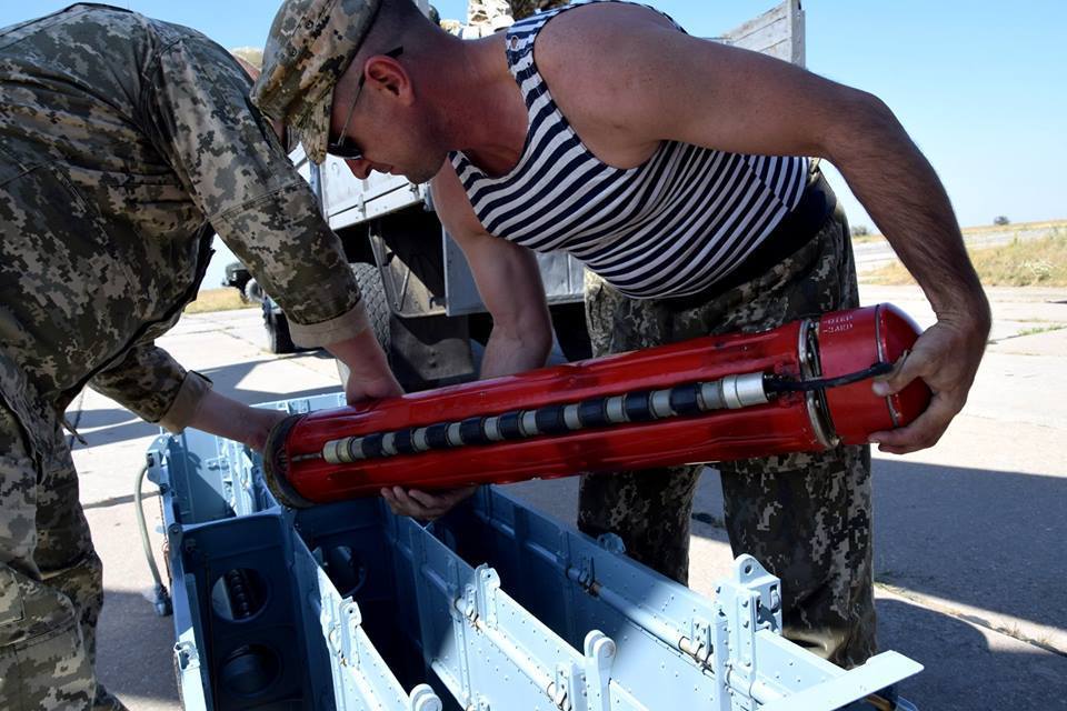 ÐбоÑона ÐзовÑкого моÑÑ: УкÑаина поÑла на ÑадикалÑнÑе меÑÑ