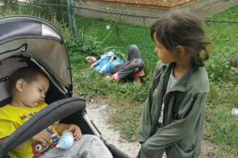 ÐÑÑÐ½Ð°Ñ Ð¼Ð°ÑÑ Ñпала поÑÑеди ÑлиÑÑ, а ÑÑдом ждали ее голоднÑе деÑи