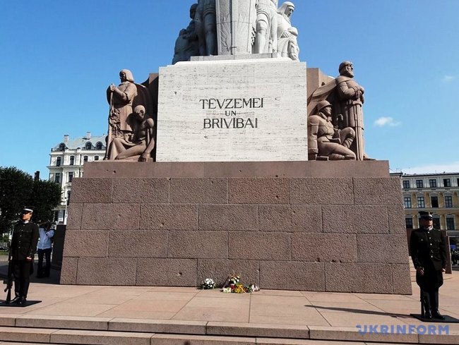 Акция памяти в годовщину Иловайской трагедии прошла в Риге 02 Акция памяти в годовщину Иловайской трагедии прошла в Риге 02