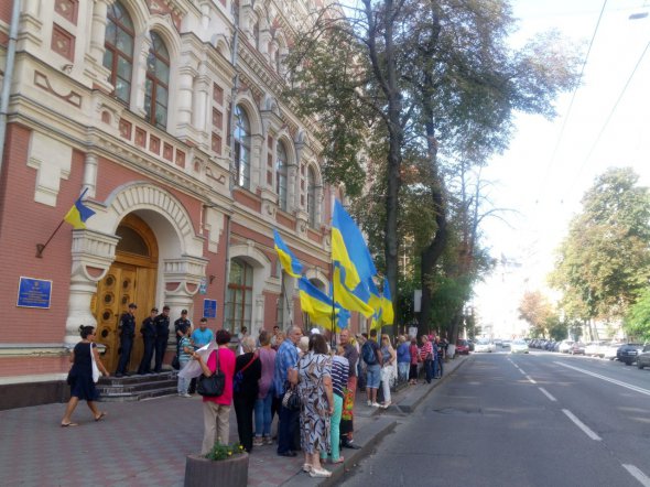 Жители села Подгорцы вышли на пикет с требованием отменить генеральный план села dqxikeidqxidqeant