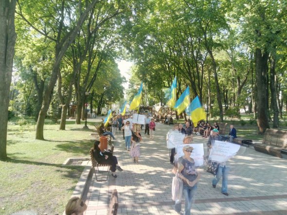 Жители села Подгорцы вышли на пикет с требованием отменить генеральный план села