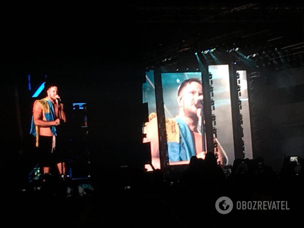 Флаг Украины на сцене: в Киеве прошел концерт Imagine Dragons dqxikeidqxiqrkant