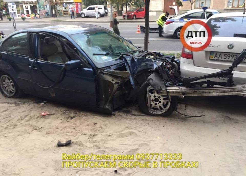 Ð’ Ñ†ÐµÐ½Ñ‚Ñ€Ðµ ÐšÐ¸ÐµÐ²Ð° Ð°Ð²Ñ‚Ð¾ Ð½Ð° "ÐµÐ²Ñ€Ð¾Ð½Ð¾Ð¼ÐµÑ€Ð°Ñ…" Ð²Ñ‹Ð»ÐµÑ‚ÐµÐ»Ð¾ Ð½Ð° Ñ‚Ñ€Ð¾Ñ‚ÑƒÐ°Ñ€