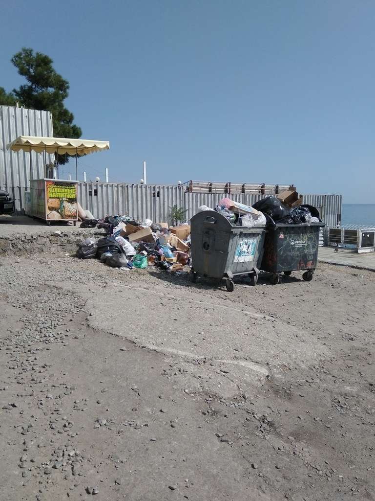 Утопает в грязи: в сети показали, во что оккупанты превратили Крым