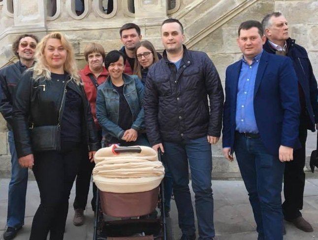 Подозревают в сутенерстве: появились скандальные данные о родственных связях Холодницкого