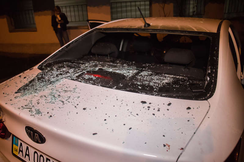 ÐŸÐ¾ Ð¿Ñ€ÐµÐ´Ð²Ð°Ñ€Ð¸Ñ‚ÐµÐ»ÑŒÐ½Ð¾Ð¹ Ð¸Ð½Ñ„Ð¾Ñ€Ð¼Ð°Ñ†Ð¸Ð¸, Ð²Ð»Ð°Ð´ÐµÐ»ÐµÑ† KIA Ð¿Ñ‹Ñ‚Ð°Ð»ÑÑ Ð²ÐºÐ»ÑŽÑ‡Ð¸Ñ‚ÑŒ ÑÐ¸Ð³Ð½Ð°Ð»Ð¸Ð·Ð°Ñ†Ð¸ÑŽ, Ñ€Ð°Ð·Ð±Ð¸Ð² ÑÑ‚ÐµÐºÐ»Ð¾