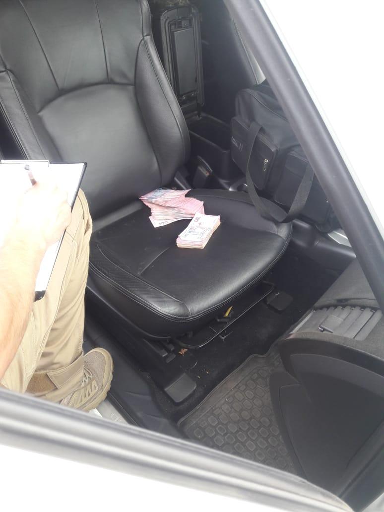 ÐенÑги бÑли обнаÑÑÐ¶ÐµÐ½Ñ Ð¸ изÑÑÑÑ Ð²Ð¾ вÑÐµÐ¼Ñ Ð¾Ð±ÑÑка авÑÐ¾Ð¼Ð¾Ð±Ð¸Ð»Ñ / ÑоÑо facebook.com/pressjfo.news dqxikeidqxidqeant