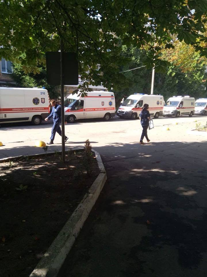 По Киеву пронеслась вереница ’’скорых’’: волонтер обратилась к украинцам dqxikeidqxidqeant