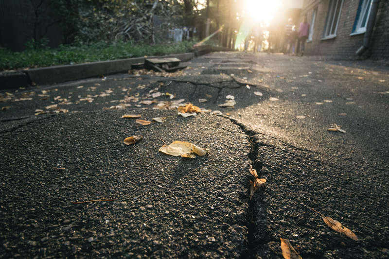 Такие горбы настораживают жильцов и заставляют забеспокоится о безопасности Такие горбы настораживают жильцов и заставляют забеспокоится о безопасности