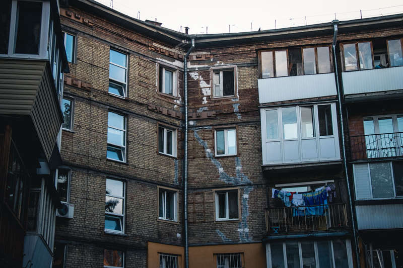 В стенах образовались многочисленные трещины В стенах образовались многочисленные трещины