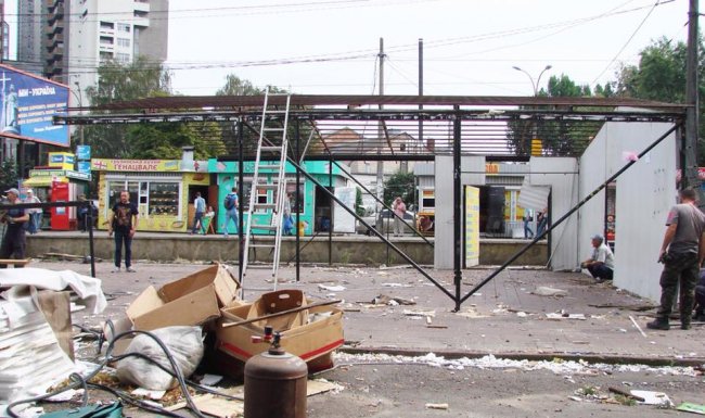 В Киеве у метро «Берестейская» снесли гигантский ларек «сэконд хэнда» (ФОТО) В Киеве у метро «Берестейская» снесли гигантский ларек «сэконд хэнда» (ФОТО) dqxikeidqxidqrant