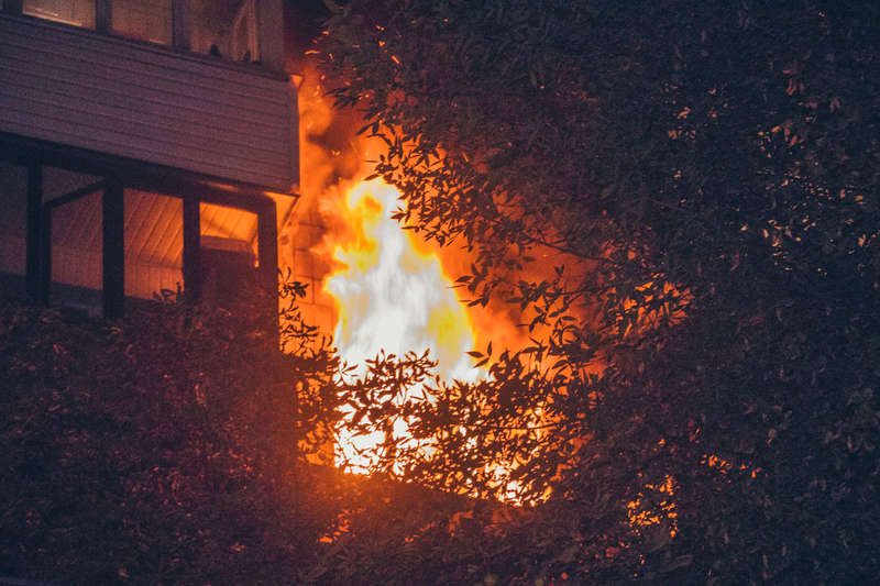 В жилом девятиэтажном доме по адресу улица Гончара, 1-3 произошло серьезное возгорание dqxikeidqxidqeant
