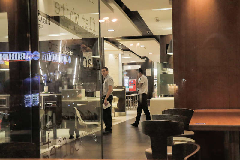 ÐеÑÑонал и вÑе поÑеÑиÑели Ñемейного ÑеÑÑоÑана бÑли ÑвакÑиÑовали dqxikeidqxidqrant