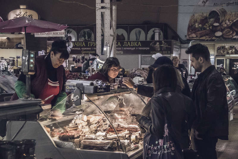 ÐŸÑ€Ð¾Ð´Ð°Ð²Ñ†Ð¾Ð² Ð¸ Ð¿Ð¾ÑÐµÑ‚Ð¸Ñ‚ÐµÐ»ÐµÐ¹ Ñ€Ñ‹Ð½ÐºÐ° ÑÐ²Ð°ÐºÑƒÐ¸Ñ€Ð¾Ð²Ð°Ð»Ð¸