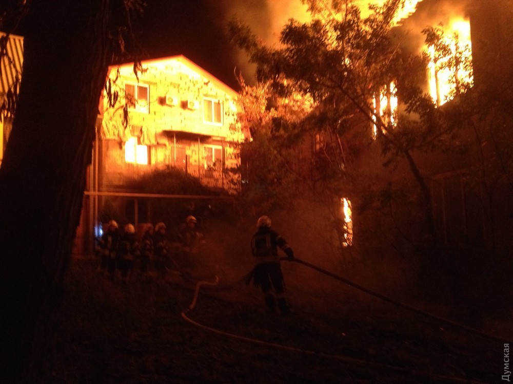 Ð’ ÐžÐ´ÐµÑÑÐµ Ð¼Ð°ÑÑˆÑ‚Ð°Ð±Ð½Ñ‹Ð¹ Ð¿Ð¾Ð¶Ð°Ñ€ Ð¾Ñ…Ð²Ð°Ñ‚Ð¸Ð» ÑÐ°Ð½Ð°Ñ‚Ð¾Ñ€Ð¸Ð¹: Ð²ÑÐµ Ð¿Ð¾Ð´Ñ€Ð¾Ð±Ð½Ð¾ÑÑ‚Ð¸