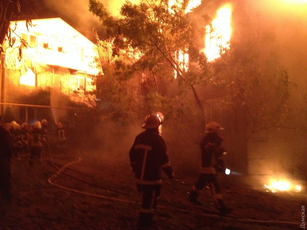 Ð’ ÐžÐ´ÐµÑÑÐµ Ð¼Ð°ÑÑˆÑ‚Ð°Ð±Ð½Ñ‹Ð¹ Ð¿Ð¾Ð¶Ð°Ñ€ Ð¾Ñ…Ð²Ð°Ñ‚Ð¸Ð» ÑÐ°Ð½Ð°Ñ‚Ð¾Ñ€Ð¸Ð¹: Ð²ÑÐµ Ð¿Ð¾Ð´Ñ€Ð¾Ð±Ð½Ð¾ÑÑ‚Ð¸