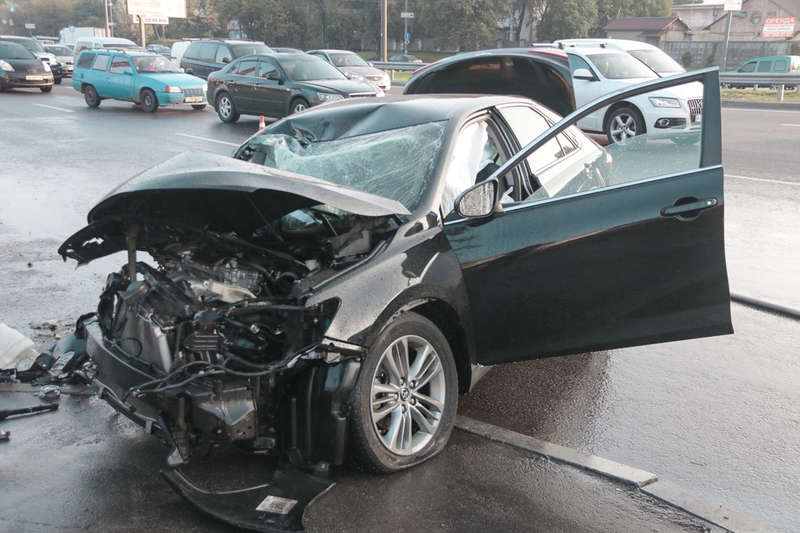 Ð—Ð°Ð¿Ñ‡Ð°ÑÑ‚Ð¸ Ð¾Ñ‚ Ð¼Ð°ÑˆÐ¸Ð½Ñ‹ Ñ€Ð°Ð·Ð±Ñ€Ð¾ÑÐ°Ð»Ð¾ Ð½Ð° Ð½ÐµÑÐºÐ¾Ð»ÑŒÐºÐ¾ Ð¼ÐµÑ‚Ñ€Ð¾Ð² Ð¾Ñ‚ Ð¼ÐµÑÑ‚Ð° ÑÑ‚Ð¾Ð»ÐºÐ½Ð¾Ð²ÐµÐ½Ð¸Ñ. 