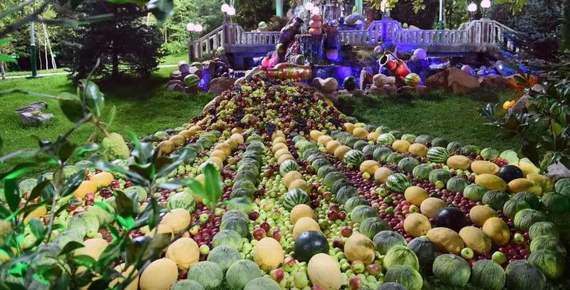 ÐзÑл за ÑÑÐºÑ Ð¸ показал Ñвои аÑбÑзÑ: пÑÐµÐ·Ð¸Ð´ÐµÐ½Ñ Ð¢Ð°Ð´Ð¶Ð¸ÐºÐ¸ÑÑана поÑÑогал ÐÑÑина. Ðидео и ÑоÑоÑакÑ