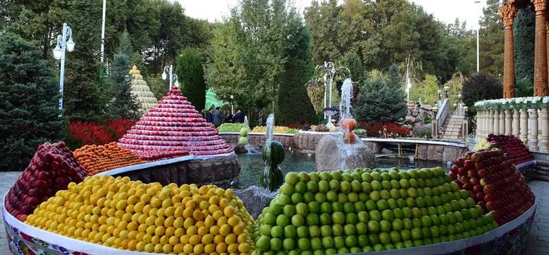 ÐзÑл за ÑÑÐºÑ Ð¸ показал Ñвои аÑбÑзÑ: пÑÐµÐ·Ð¸Ð´ÐµÐ½Ñ Ð¢Ð°Ð´Ð¶Ð¸ÐºÐ¸ÑÑана поÑÑогал ÐÑÑина. Ðидео и ÑоÑоÑакÑ