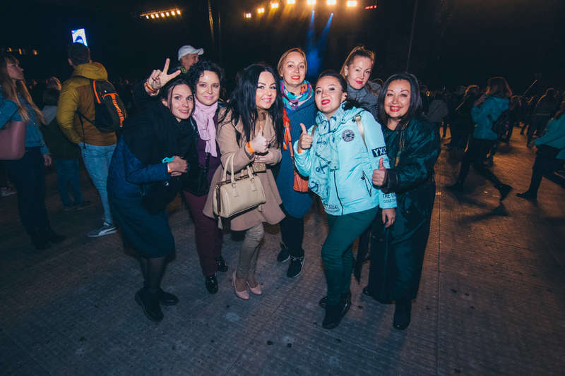 Шел третий Ñ‡Ð°Ñ Ð¾Ð¶Ð¸Ð´Ð°Ð½Ð¸Ñ Ð²Ñ‹Ñ…Ð¾Ð´Ð° на Ñцену Ðнрике, мы развлекалиÑÑŒ как могли