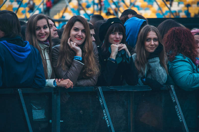 Девушки мило позировали нашему фотографу