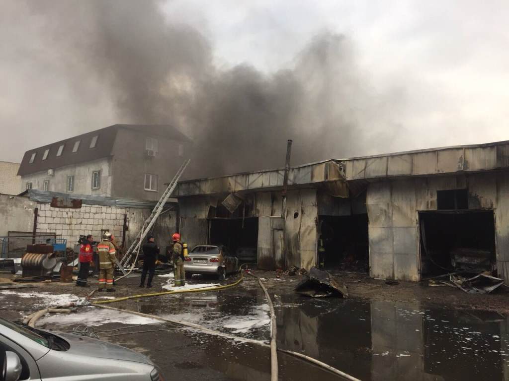 СпеÑиалиÑÑÑ Ð¾Ð¿ÐµÑаÑивно ÑÑÑÐ°Ñ Ð·Ð´Ð°Ð½Ð¸Ðµ