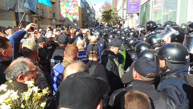Полиция не дала активистам поставить палатки на Майдане. Произошла стычка 05 Полиция не дала активистам поставить палатки на Майдане. Произошла стычка 05