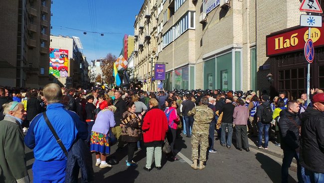 Полиция не дала активистам поставить палатки на Майдане. Произошла стычка 06 Полиция не дала активистам поставить палатки на Майдане. Произошла стычка 06