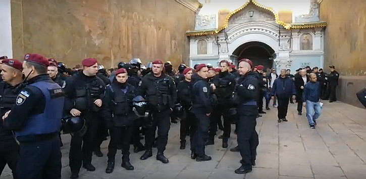 Ð Ðиево-ÐеÑеÑÑкой лавÑе задеÑÐ¶Ð°Ð½Ñ Ð±Ð¾Ð»ÐµÐµ 120 "ÑиÑÑÑек": поÑвилиÑÑ ÑоÑо